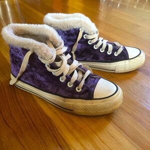 Faux fur lined purple crushed velvet sneakers 💜 #velvet #sneakers size 6